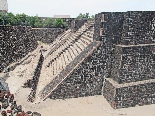 Se descubren los restos del Templo Mayor azteca en la capital de México-0