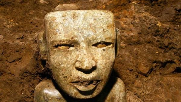 Descubren un tesoro milenario oculto en el inframundo de Teotihuacán-0