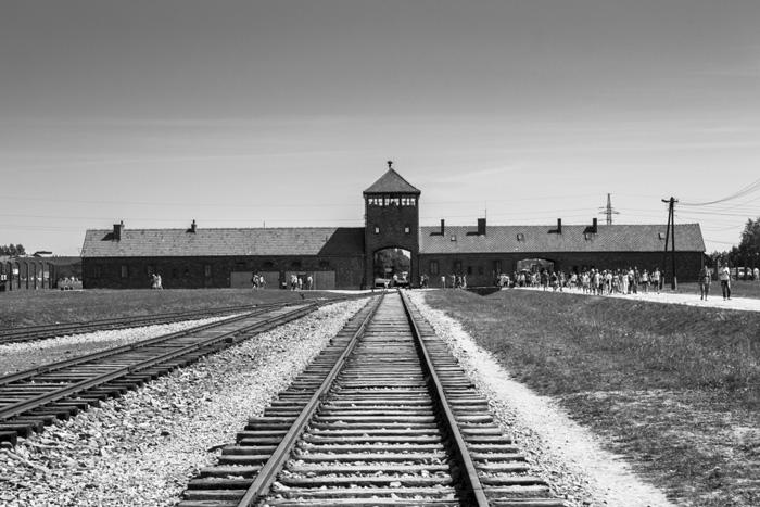 Son enviadas las primeras mujeres a Auschwitz-0