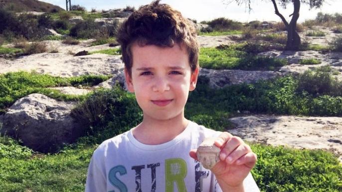 Un niño descubre una reliquia de 3 mil años en una ciudad bíblica-0